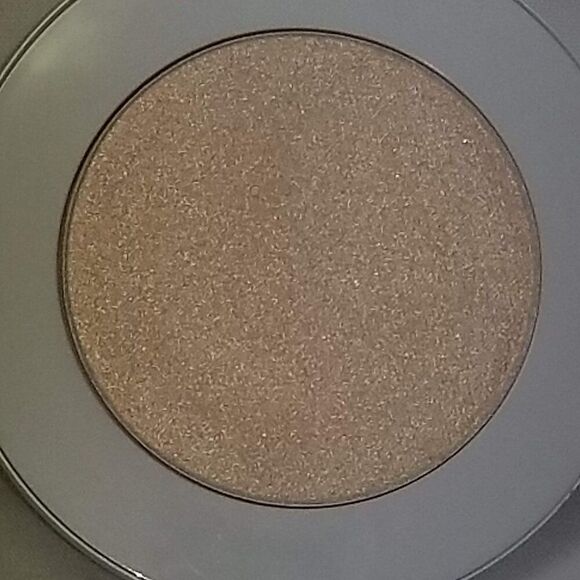 Makeup By Mario - Soft Glow Highlighter in Pearl (luminous pearl) - Picture 8 of 8
